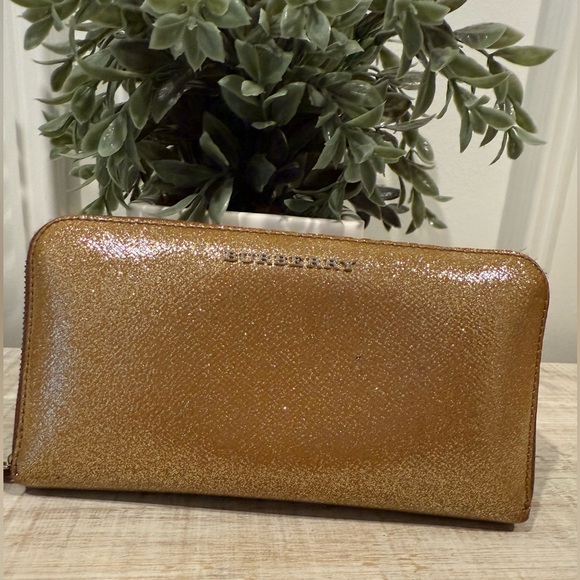 Burberry Gold Shimmery Long Zippy Wallet EUC Sparkly - Picture 1 of 11